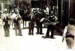 Πανηγύρι του "Ταύρου" στην Αγία Παρασκευή το 1950. Μουσικοί από την Αγία Παρασκευή και την Κάπη συνοδεύουν έφιππους πανηγυριώτες. Στέφανος Πυρρωμένος, - κλαρίνο, "Ζαφείρης" - κλαρίνο, Γιαννακός Βαρελτζής - τρομπόνι, Χαράλαμπος Γεωργαλάς ("Πασάς") - νταούλι, Κώστας Γεωργαλάς ("Πασάς") - σαντούρι. Αρχείο Μιχ. Κυριακόγλου.