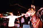 Πανηγύρι του "Ταύρου" στην Αγία Παρασκευή τον Ιούνιο του 1996. Κέρασμα καβαλάρηδων μπροστά στα καφενεία.
