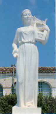 Το άγαλμα της Σαπφούς.